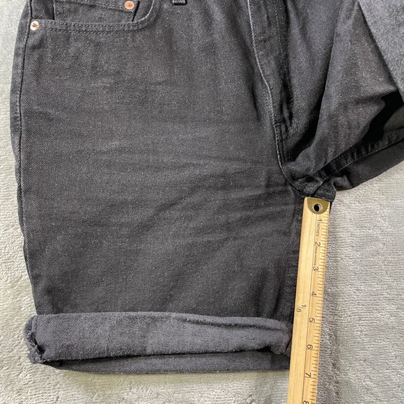 Vintage Levis 506 Denim Shorts Women 12 Black Regular High Waisted Cuffed Y2K - Picture 8 of 9